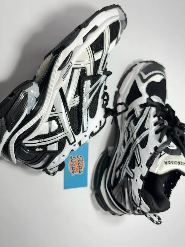 BALENCIAGA Runner - White Black