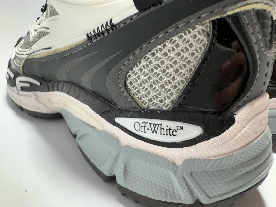 OFF WHITE - Be Right Back Black & White