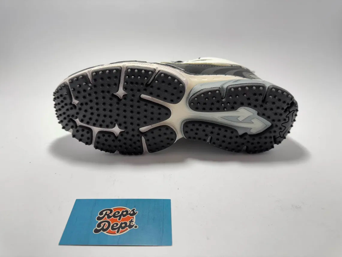 OFF WHITE - Be Right Back Black & White