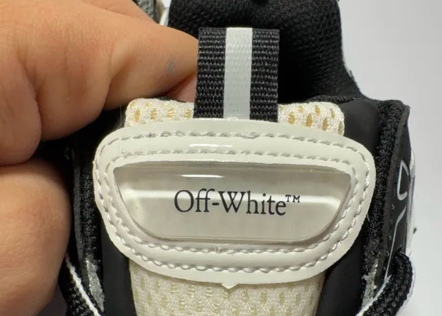 OFF WHITE - Be Right Back Black & White
